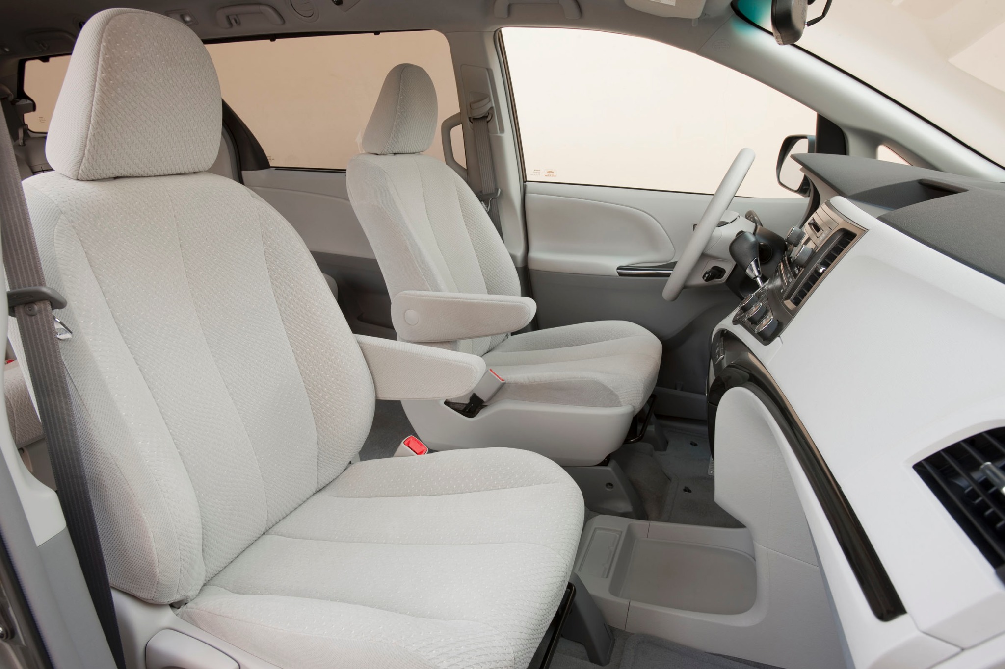 2012 Toyota Sienna LE 7-Passenger Passenger Minivan Interior