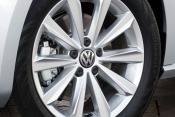2013 Volkswagen Passat V6 SE Sedan Wheel