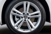 2014 Volkswagen Passat TDI SEL Premium Sedan Wheel