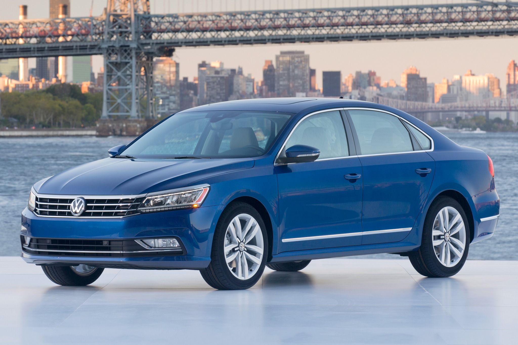 2016 Volkswagen Passat SEL Premium Sedan Exterior Shown