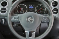 2012 Volkswagen Tiguan SEL 4dr SUV Steering Wheel Detail